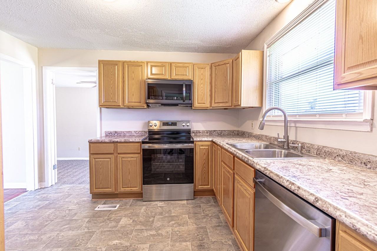 2605 Scott Dr - Photo 5 of 22