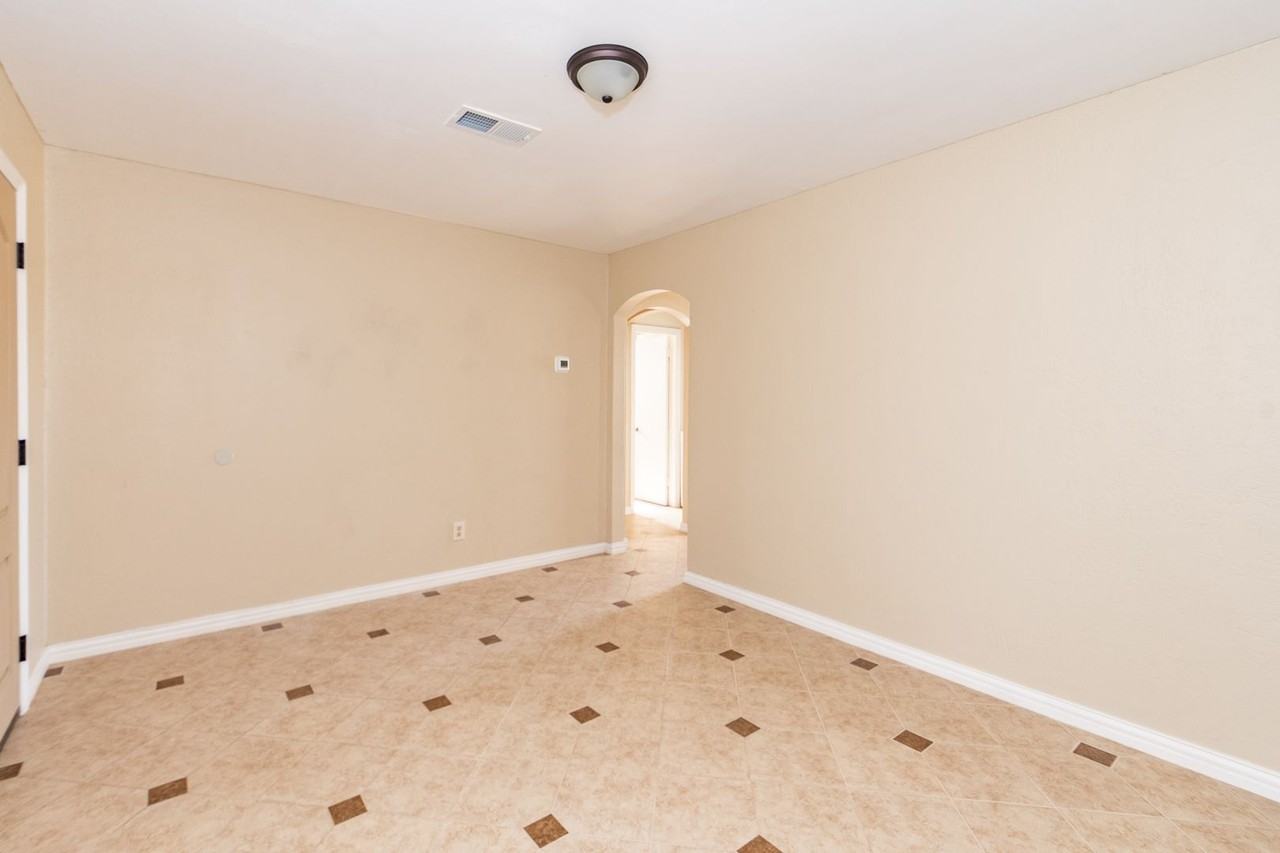 89 N Georgia St - Photo 6 of 24