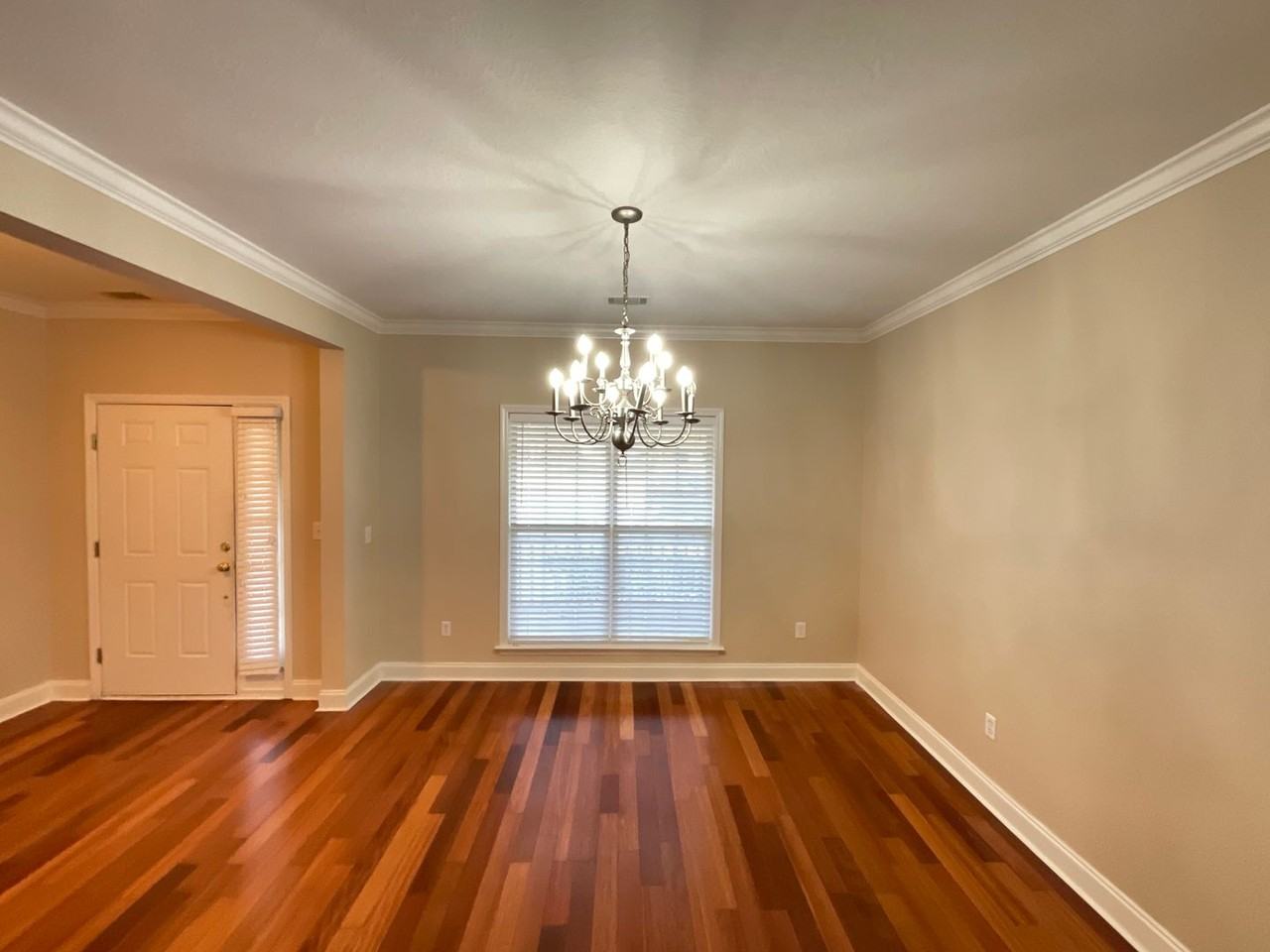 852 Hamilton Ct - Photo 4 of 24