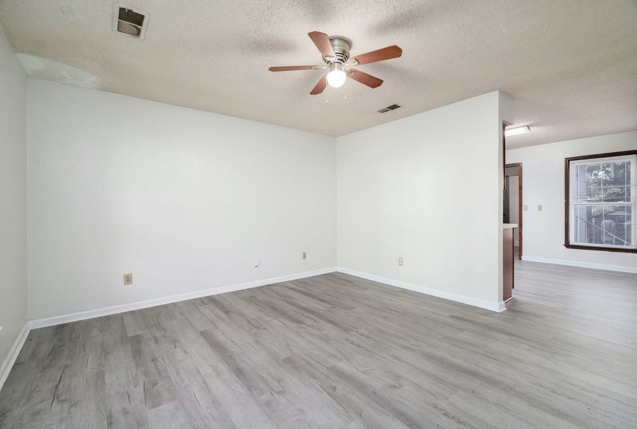 118 Roberta Dr - Photo 4 of 20