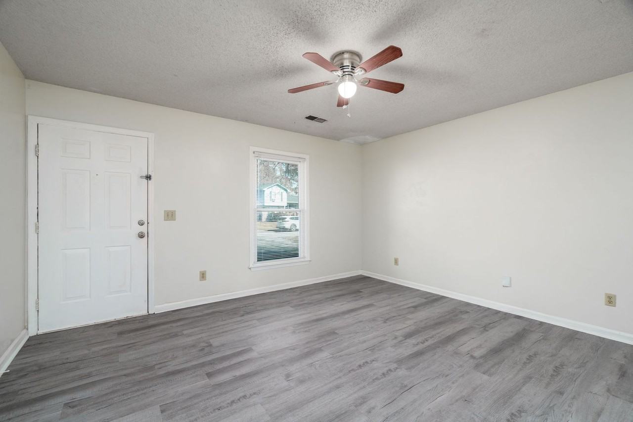 118 Roberta Dr - Photo 5 of 20