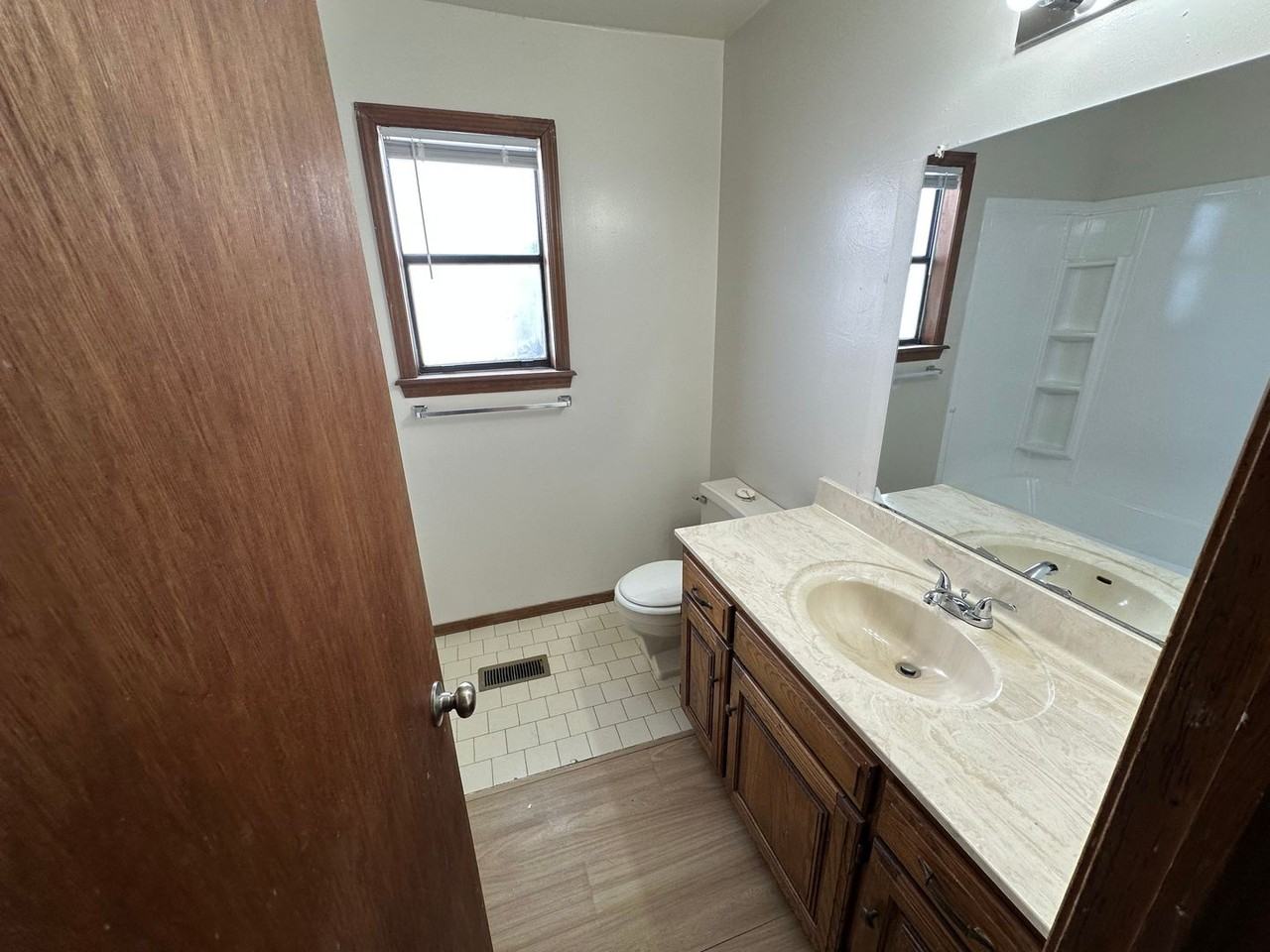 412 S Wyandotte Ave - Photo 5 of 16