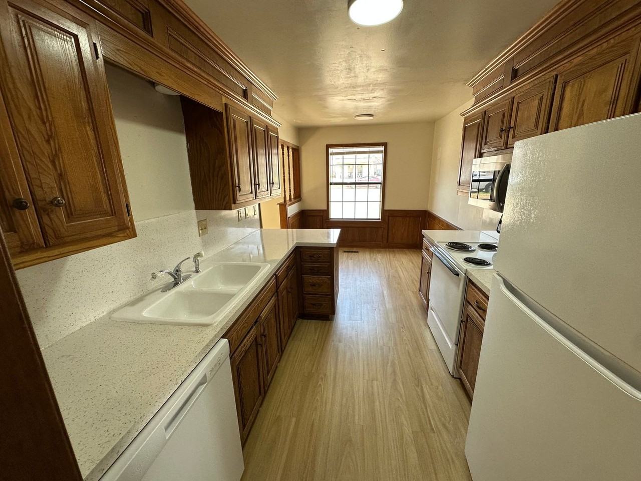 412 S Wyandotte Ave - Photo 7 of 16