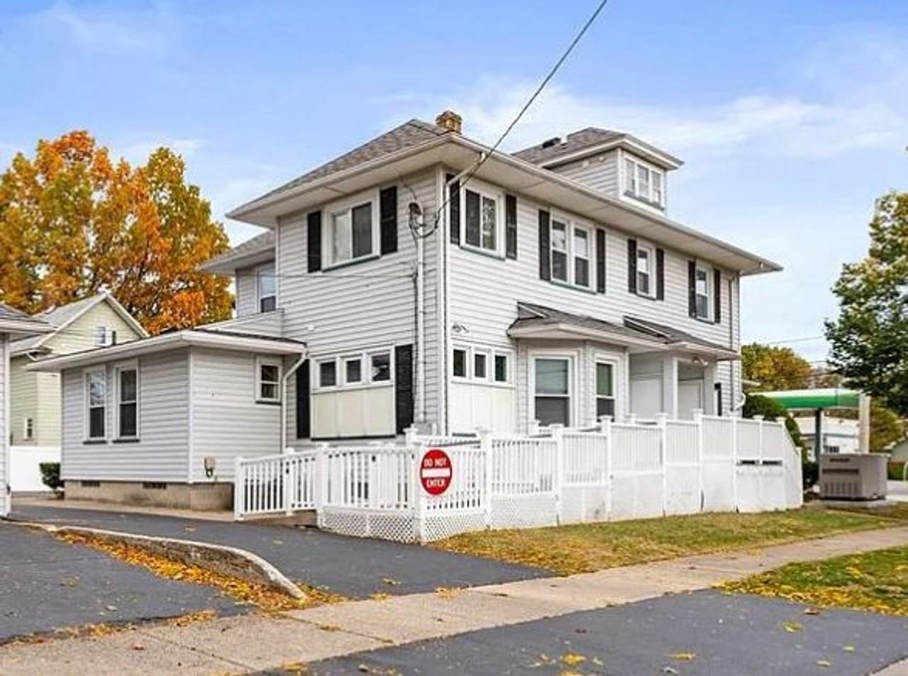 2729 Dewey Ave - Photo 2 of 11