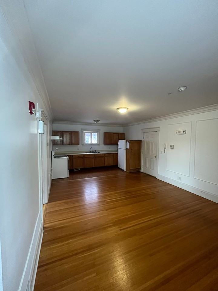 2729 Dewey Ave - Photo 5 of 11