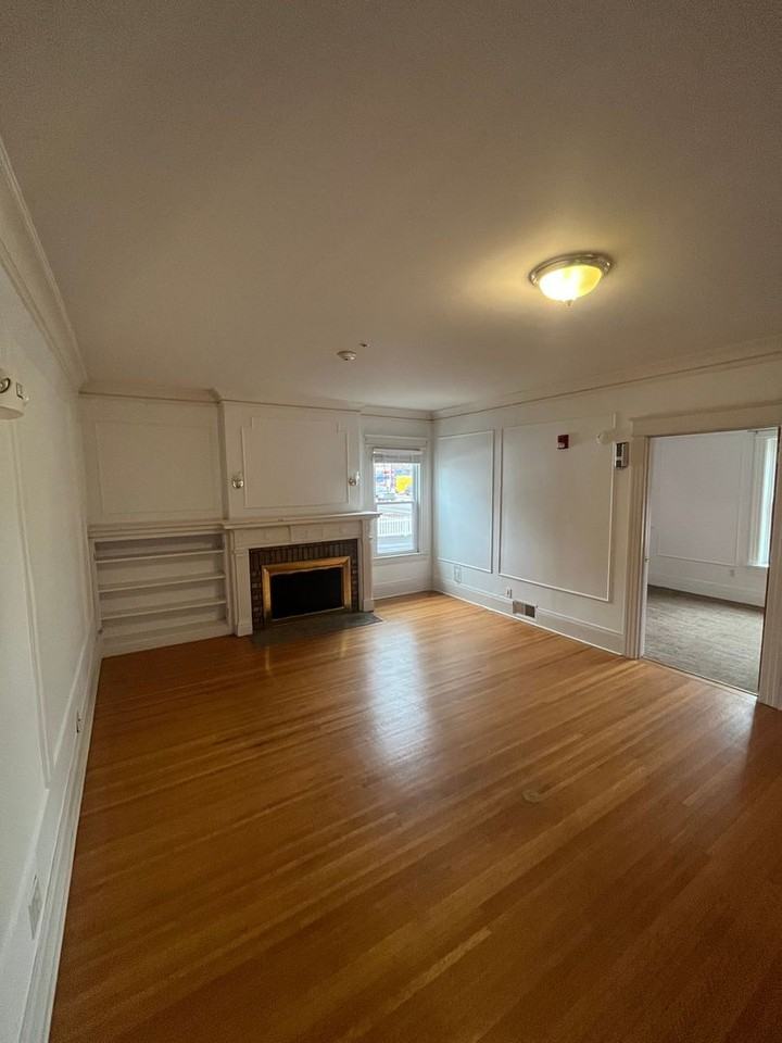 2729 Dewey Ave - Photo 6 of 11