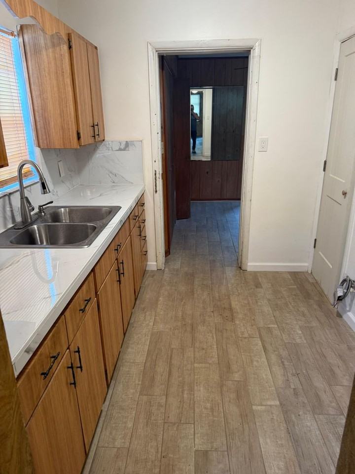 1626 W 26th St - Photo 4 of 15