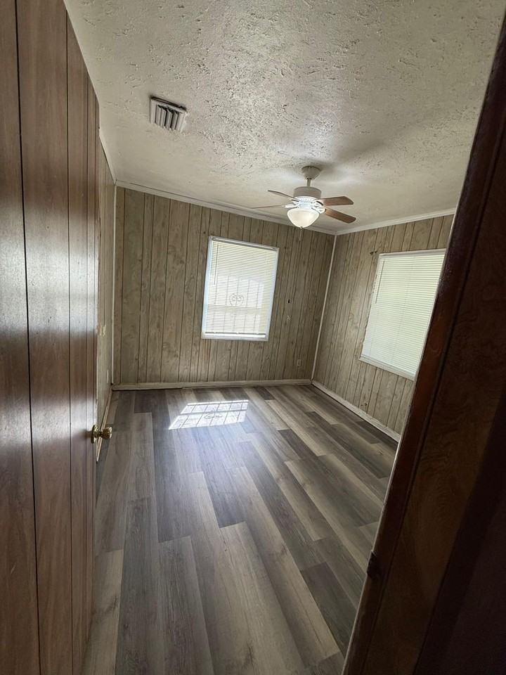 1626 W 26th St - Photo 6 of 15