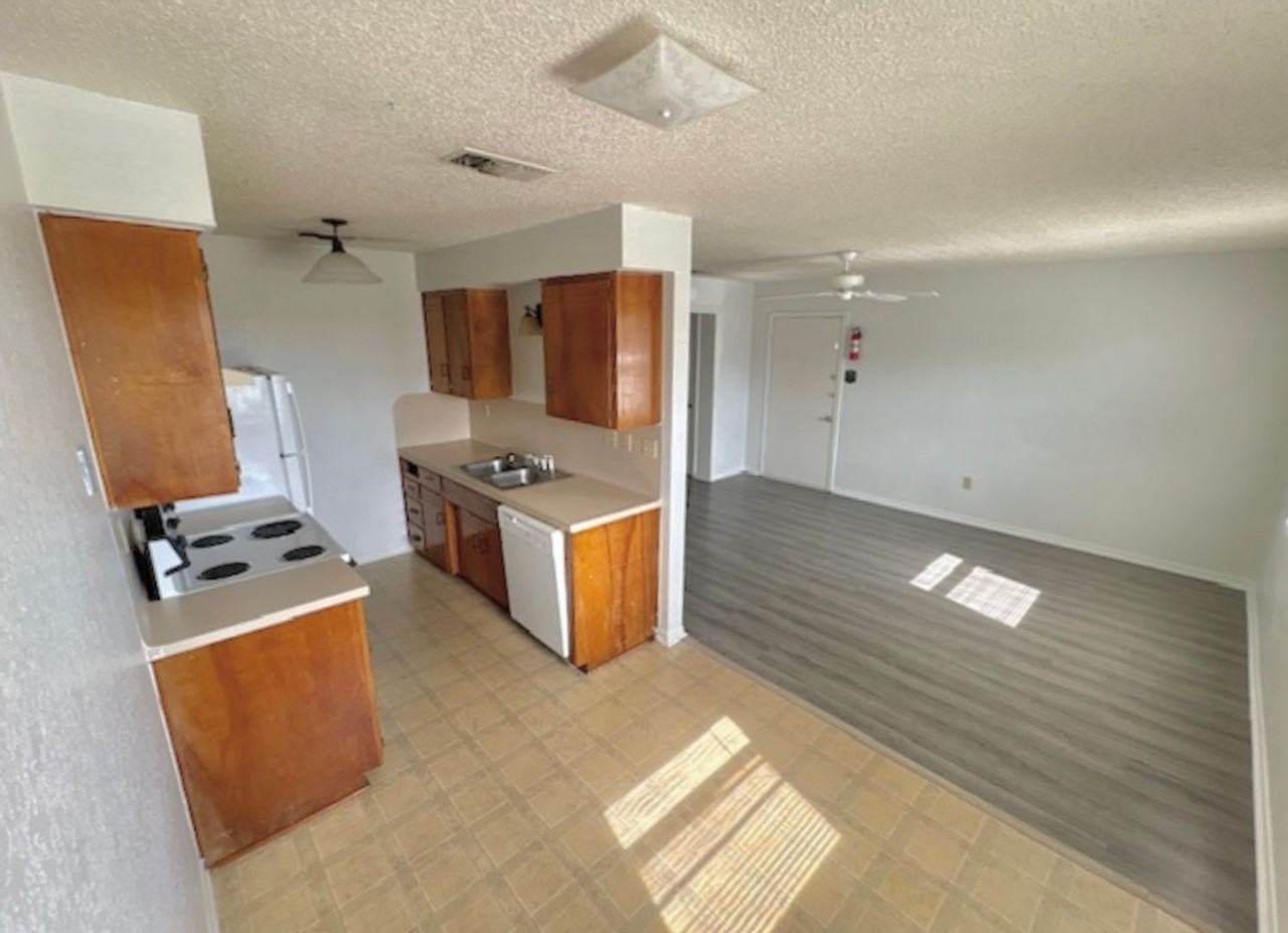 811 N 5th St - Photo 2 of 10