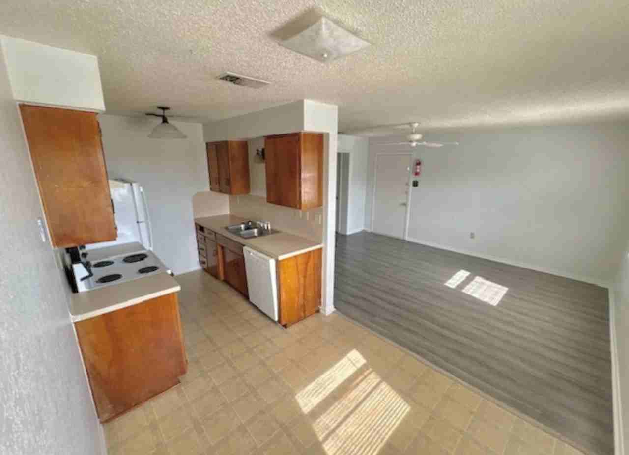 811 N 5th St - Photo 3 of 10