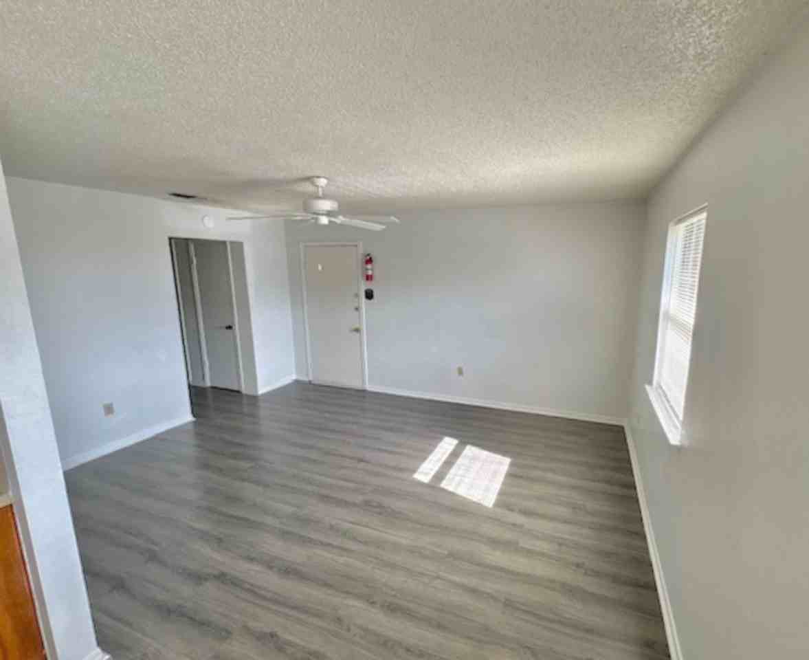 811 N 5th St - Photo 6 of 10