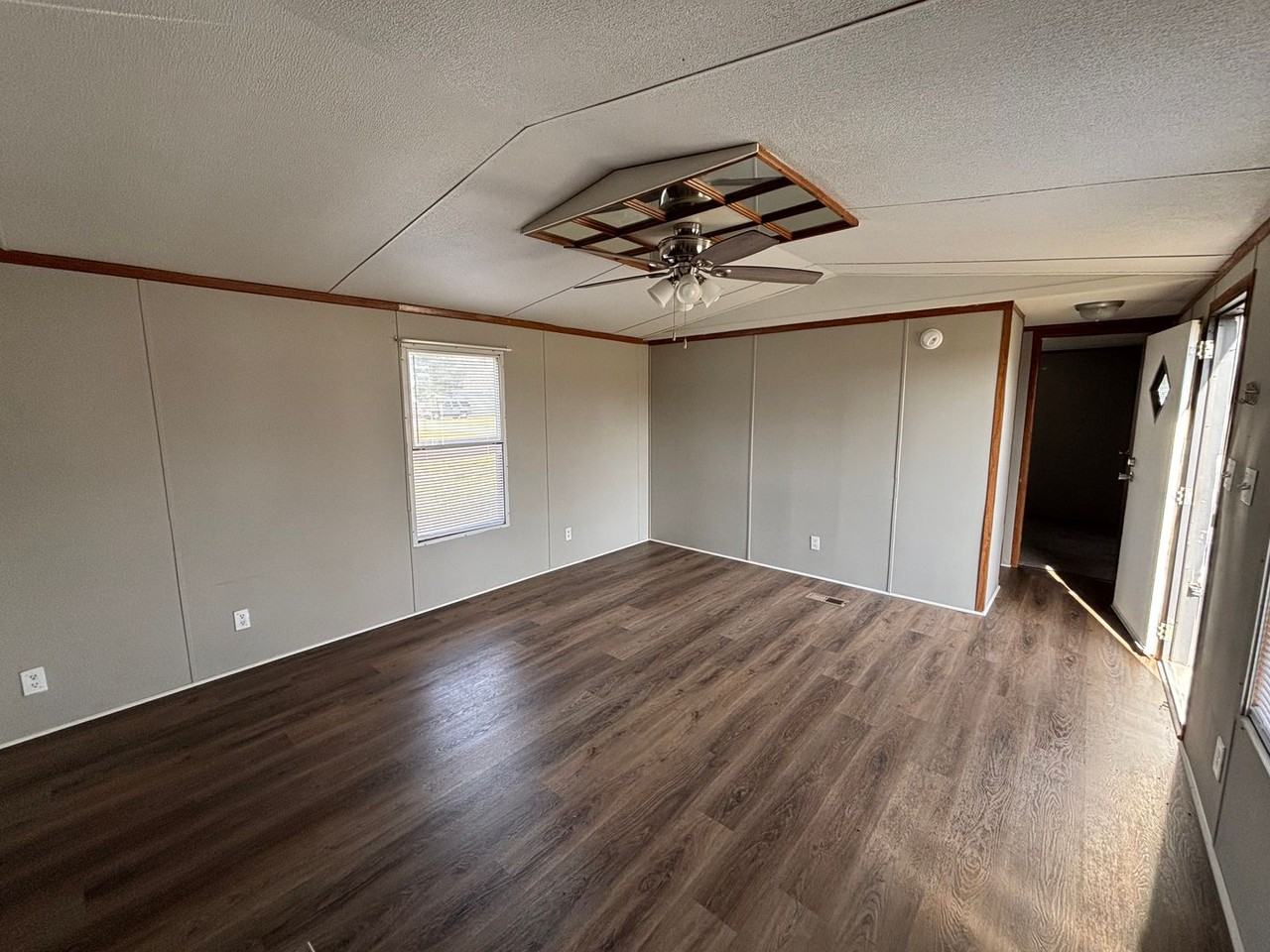 1514 Avalon Dr - Photo 4 of 17