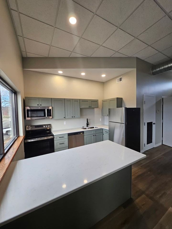 41 W Division - Photo 5 of 29