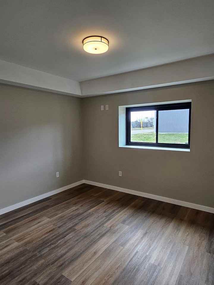 41 W Division St #101 - Photo 5 of 10