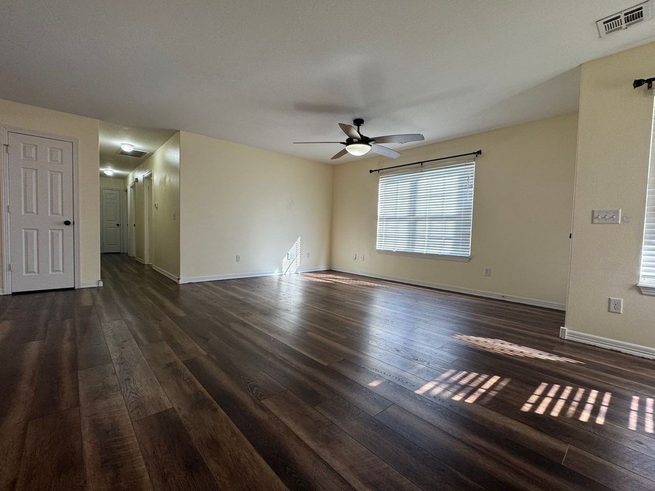 910 Nw A St - Photo 2 of 27