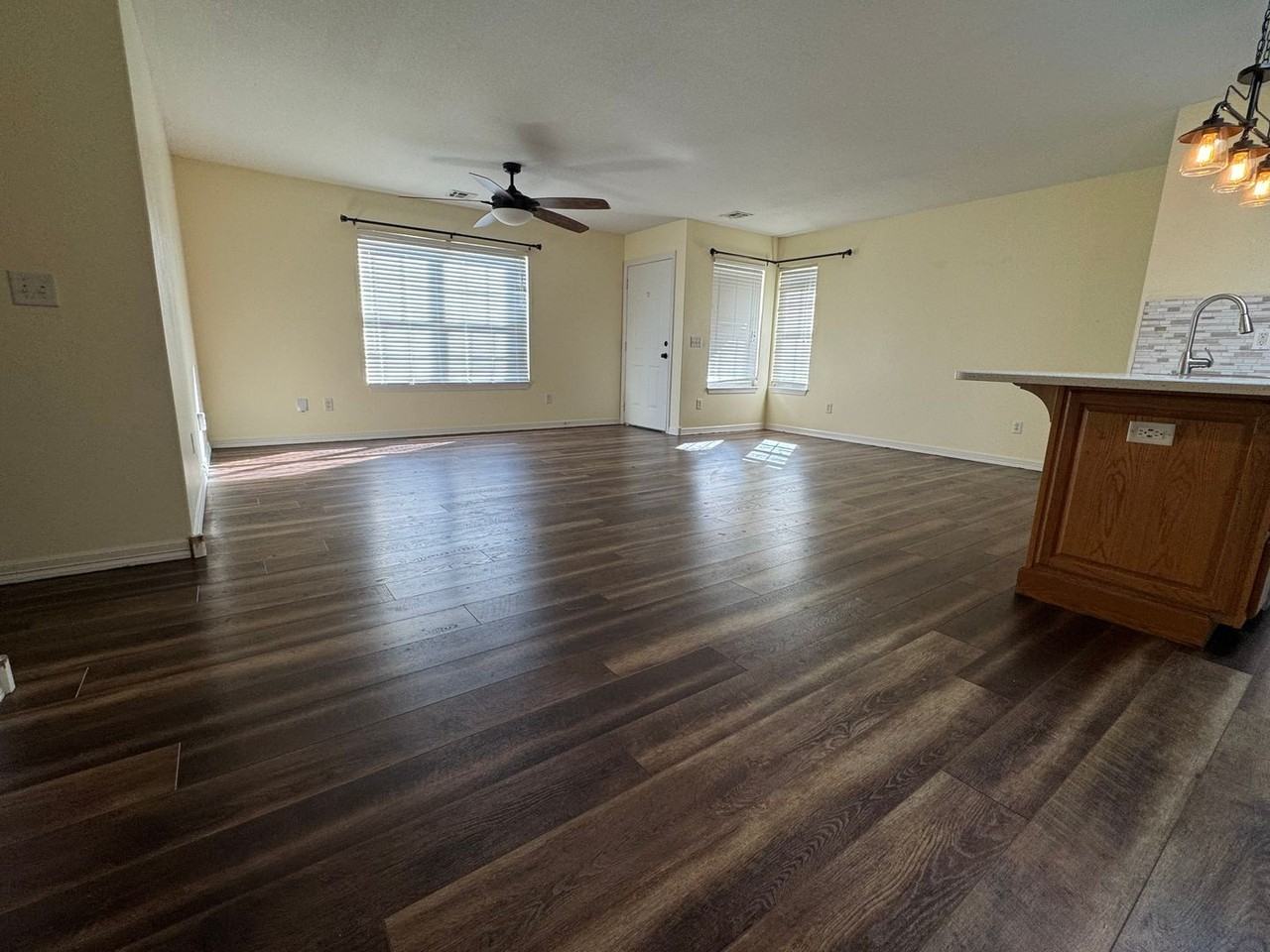 910 Nw A St - Photo 3 of 27