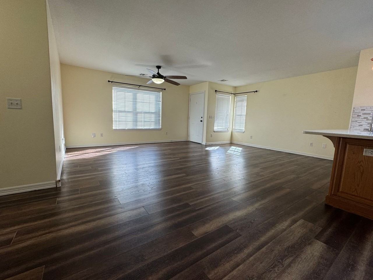 910 Nw A St - Photo 5 of 27