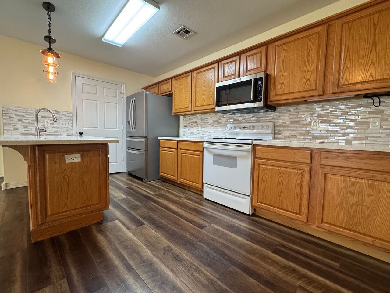 910 Nw A St - Photo 7 of 27