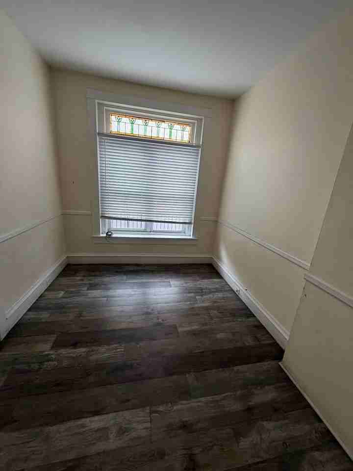 942 Washington St - Photo 4 of 4