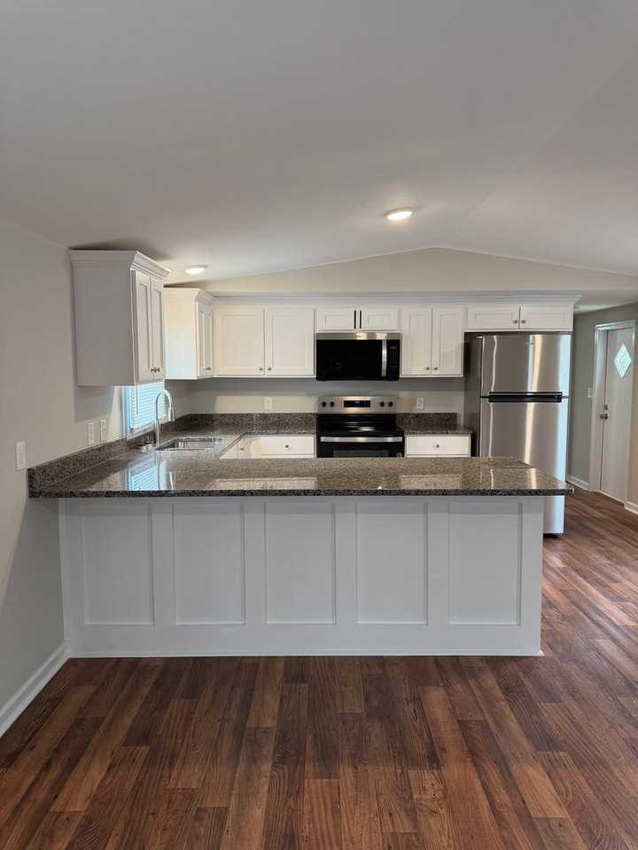 601 Amhurst Rd - Photo 7 of 27