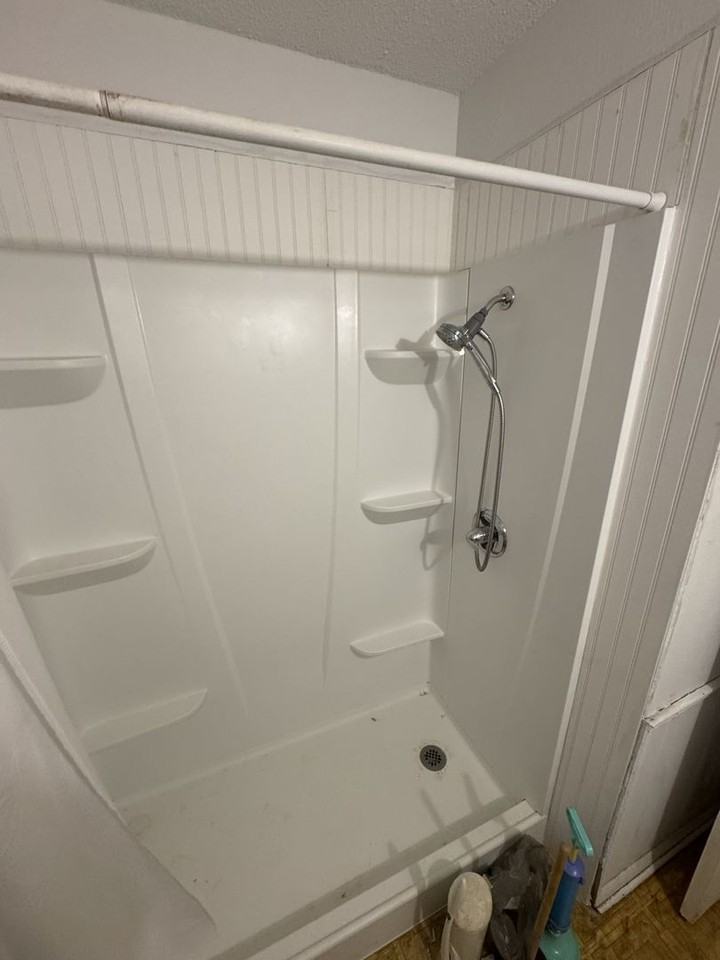 916 Howard St - Photo 2 of 11