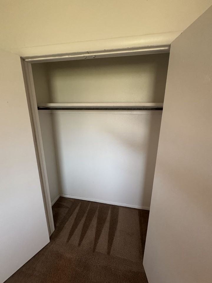 916 Howard St - Photo 6 of 11