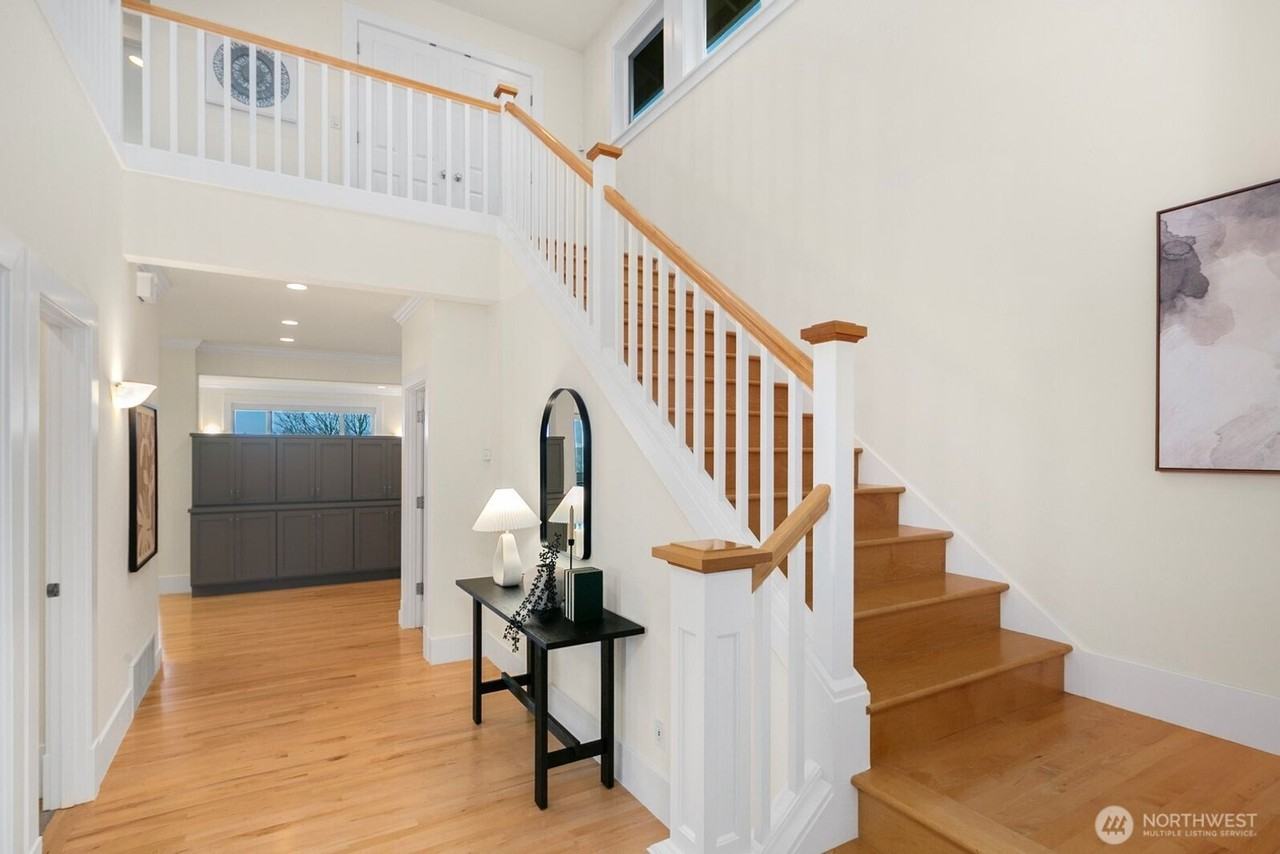 2901 28th Ave W - Photo 3 of 43