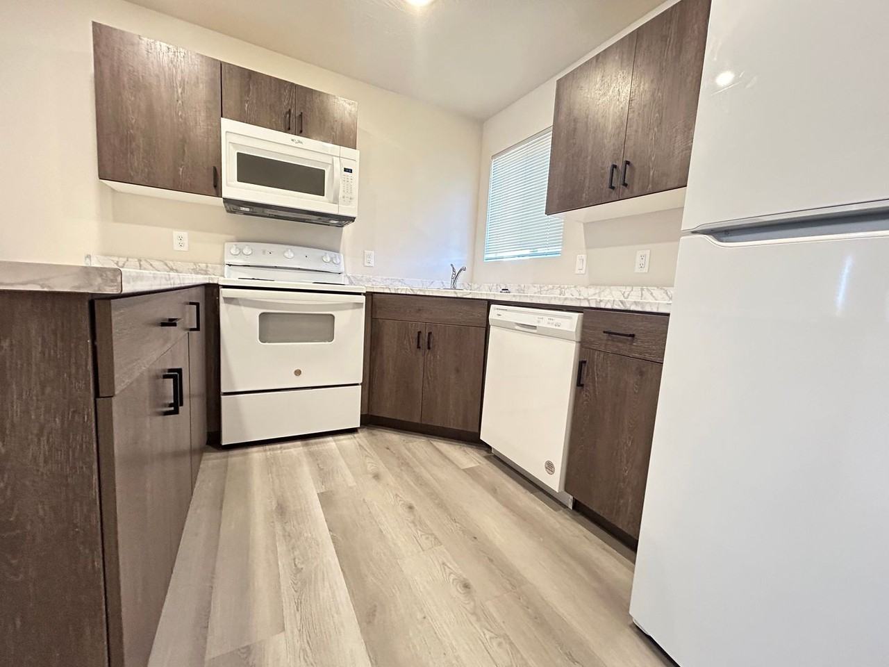 258 W 2100 N - Photo 3 of 10