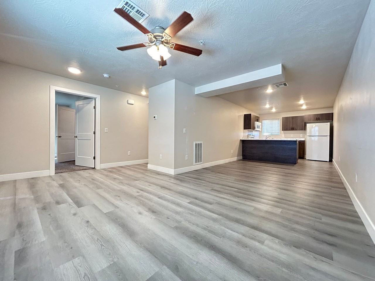 258 W 2100 N - Photo 7 of 10