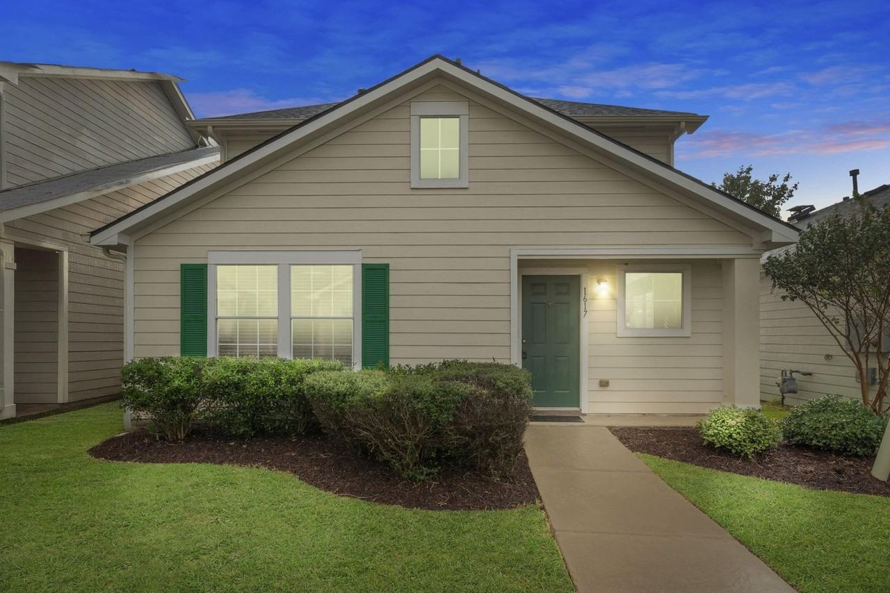 1617 Nichole Woods Dr - Photo 2 of 36