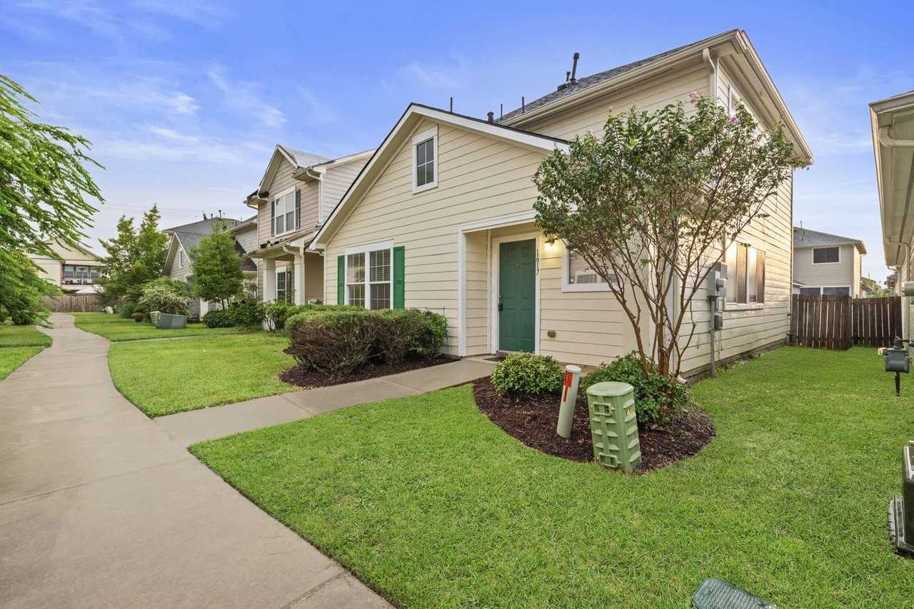 1617 Nichole Woods Dr - Photo 3 of 36