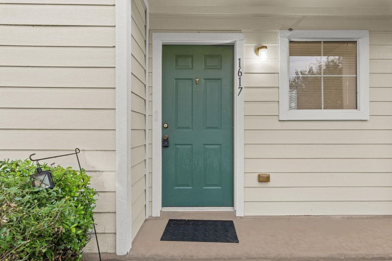 1617 Nichole Woods Dr - Photo 6 of 36