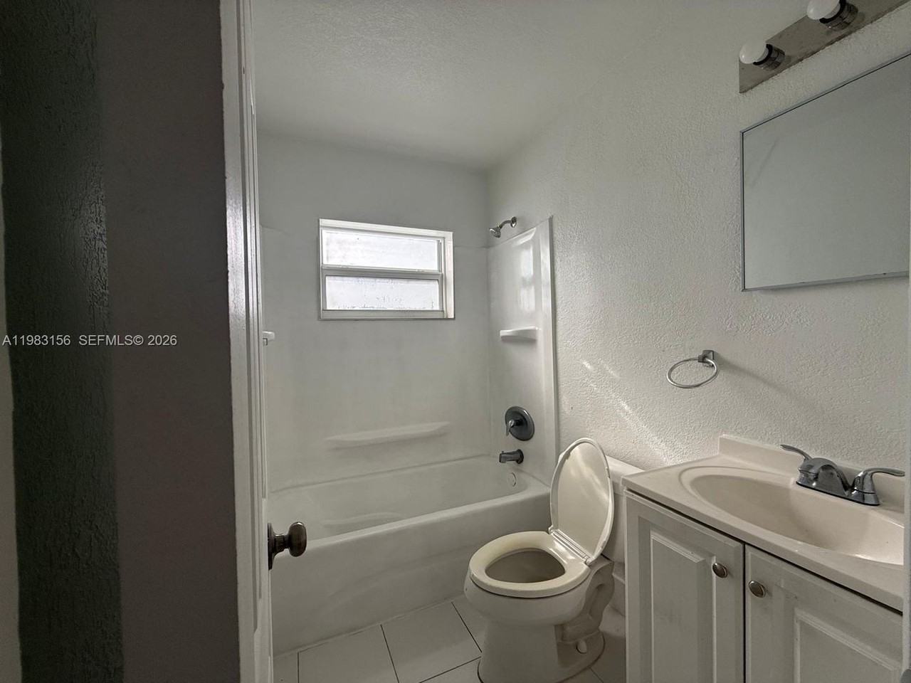 1513 Nw 15th Ave - Photo 4 of 16