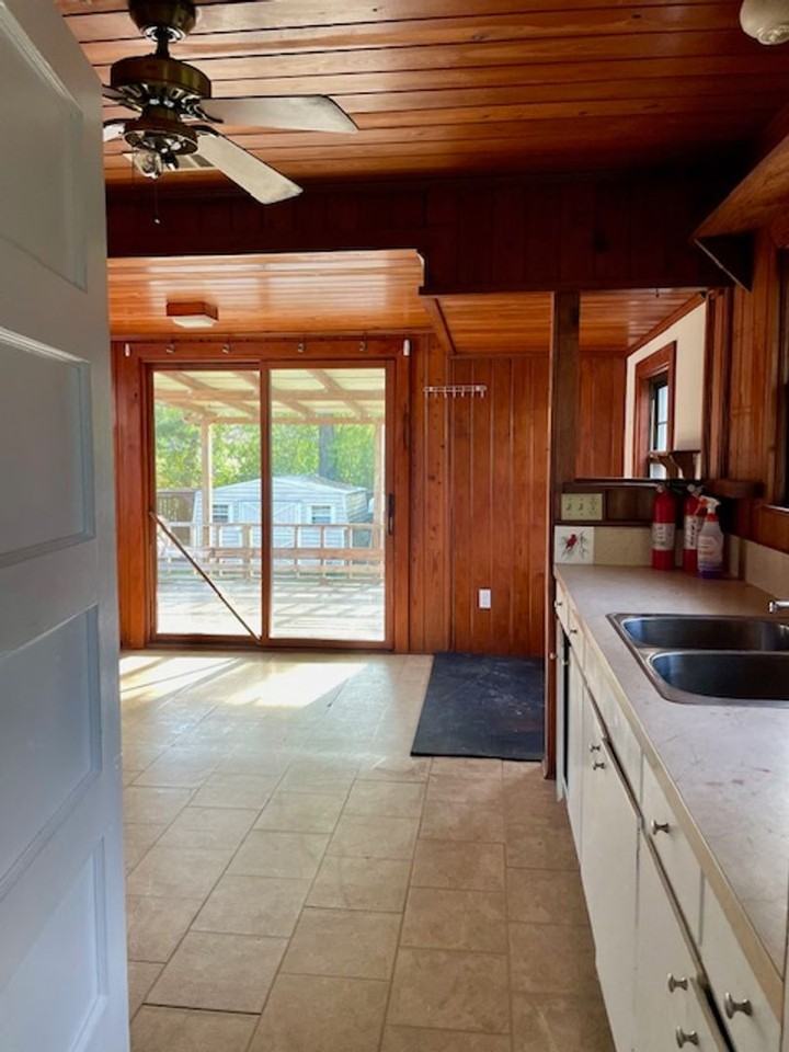 526 N Adams St - Photo 5 of 8