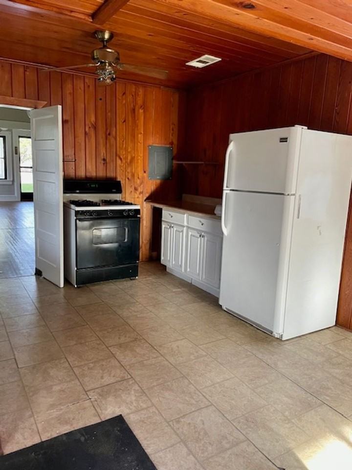 526 N Adams St - Photo 6 of 8