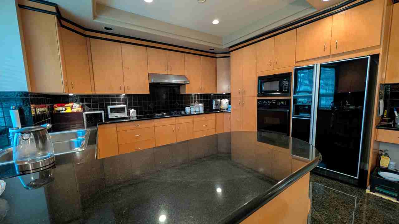 6044 Granville Crescent - Photo 2 of 23