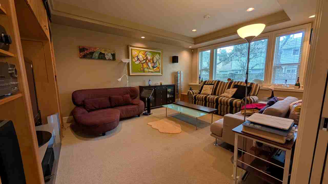 6044 Granville Crescent - Photo 5 of 23