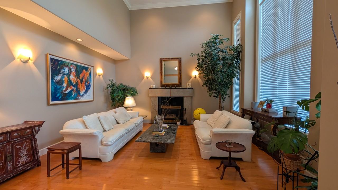 6044 Granville Crescent - Photo 7 of 23