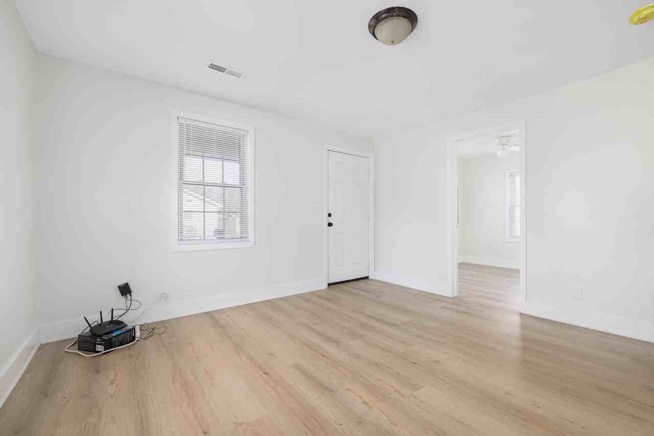 1729 Mary St #1 - Photo 4 of 10