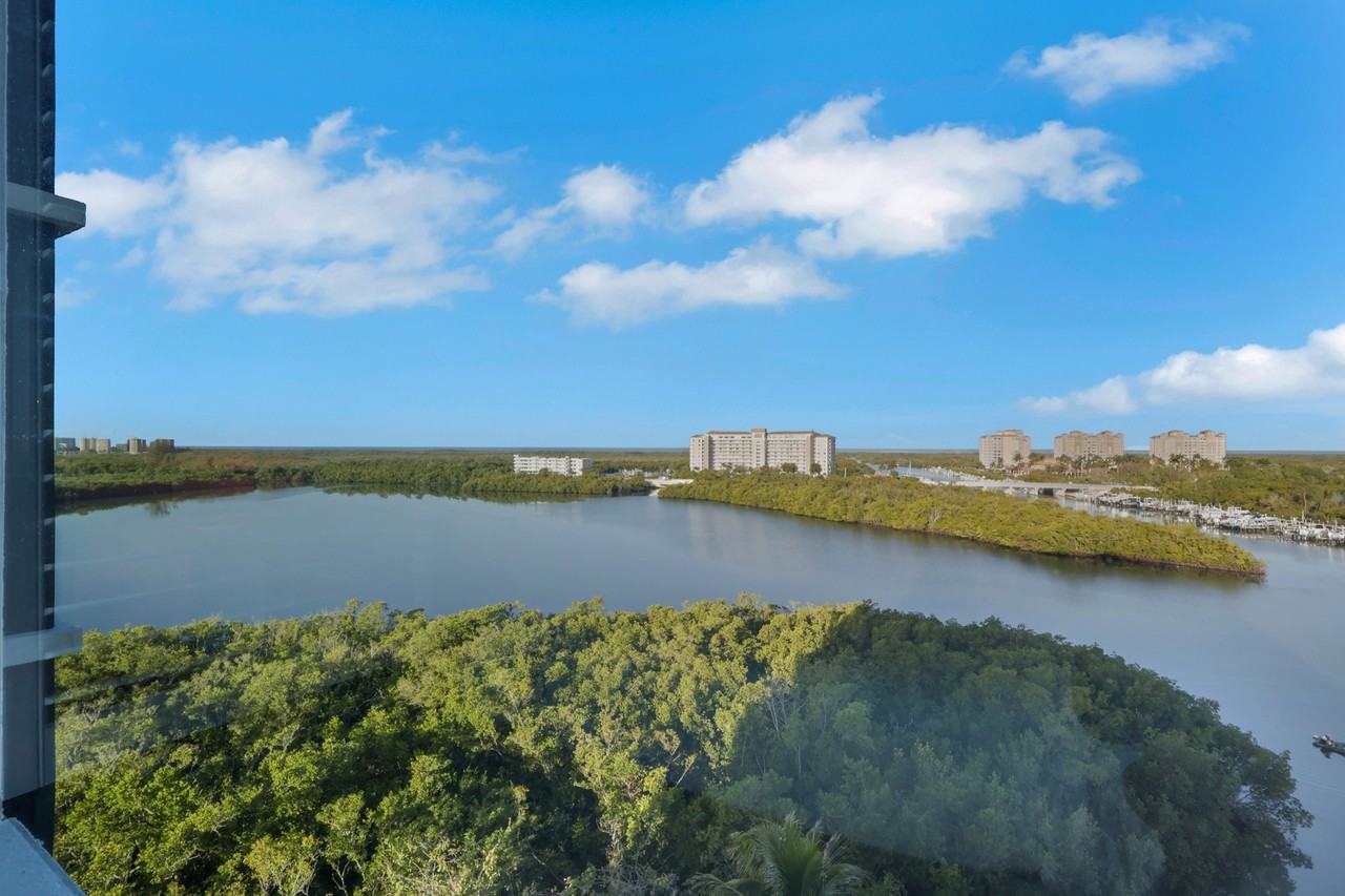 420 Cove Tower Dr #1 - Photo 2 of 50