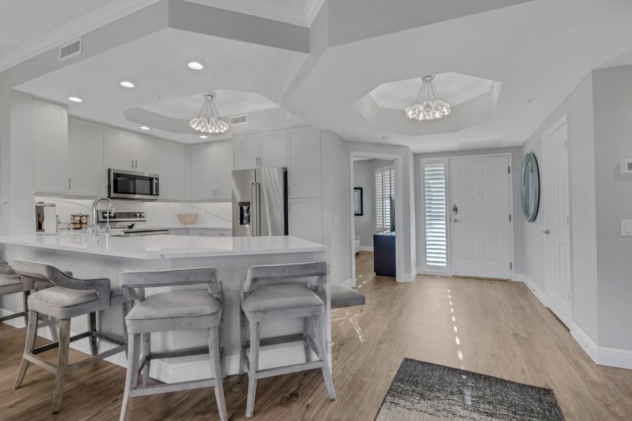 420 Cove Tower Dr #1 - Photo 3 of 50