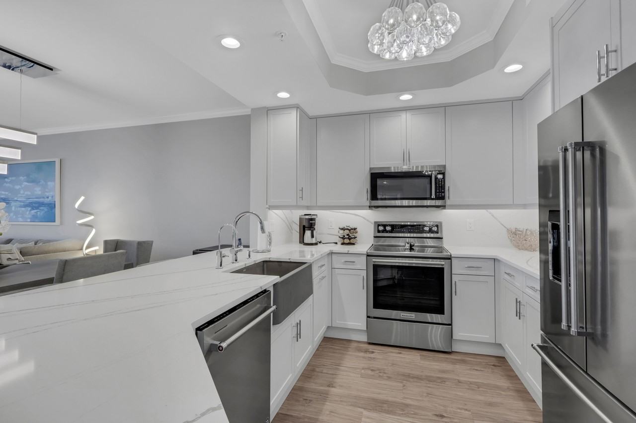 420 Cove Tower Dr #1 - Photo 4 of 50