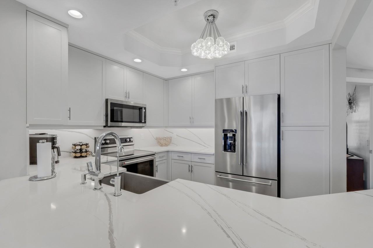 420 Cove Tower Dr #1 - Photo 7 of 50