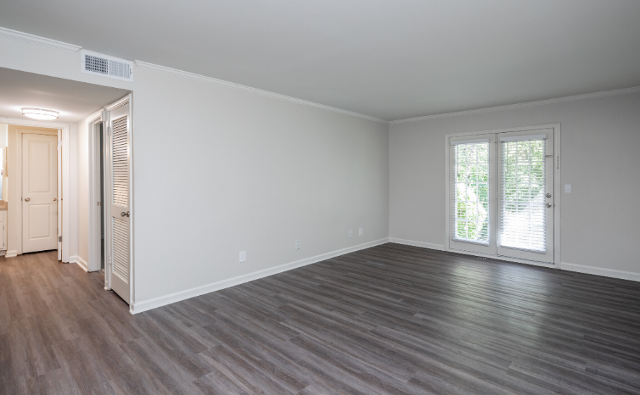 813 Watts Cir #813 - Photo 3 of 9