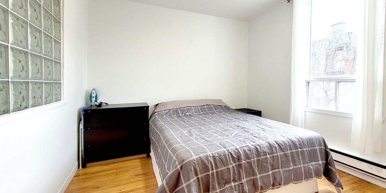 4098 Rue De Bullion - Photo 3 of 15