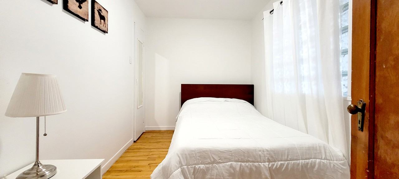 4098 Rue De Bullion - Photo 4 of 15