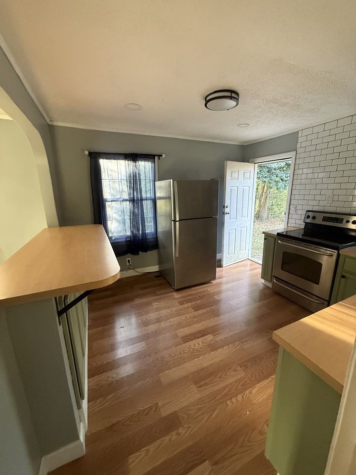 215 Peachtree Cir #1 - Photo 4 of 10