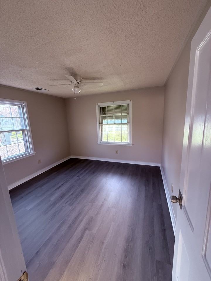 724 Mcarthur Blvd #1 - Photo 4 of 11