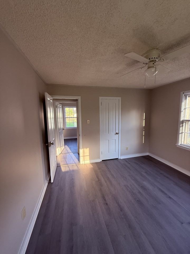 724 Mcarthur Blvd #1 - Photo 5 of 11