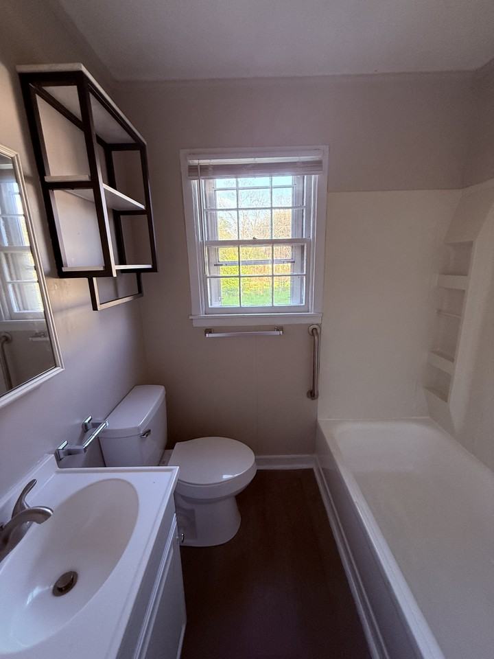 724 Mcarthur Blvd #1 - Photo 7 of 11